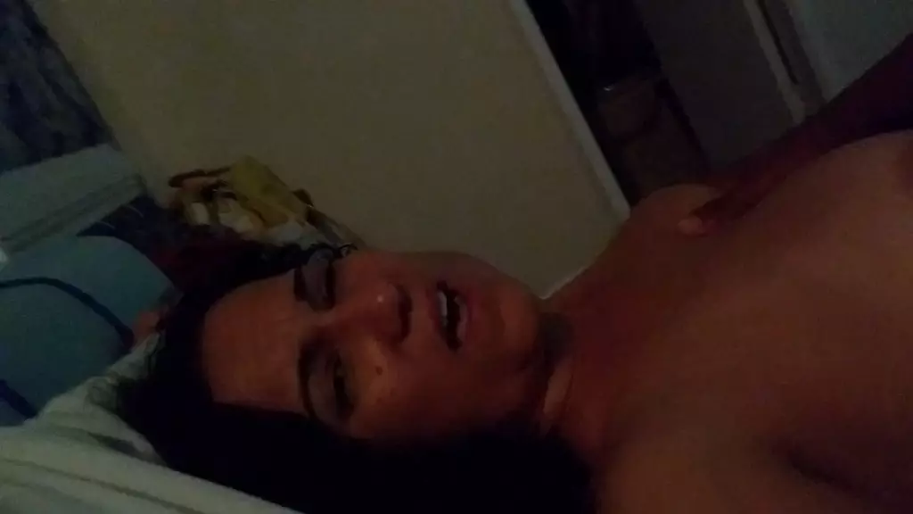 карина сосет с другом до рога для мотеля и фильма там