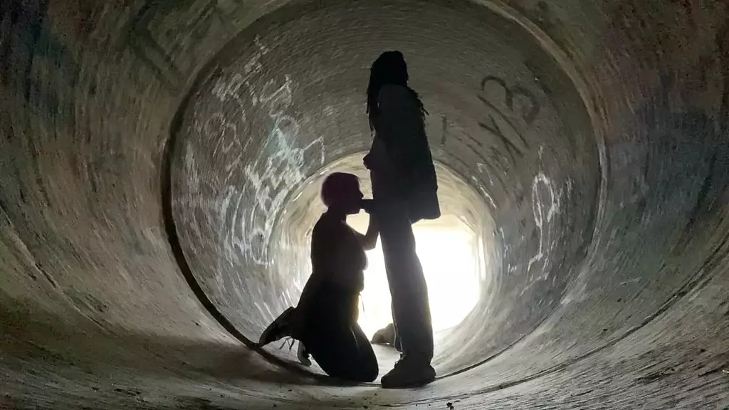 минет в туннеле