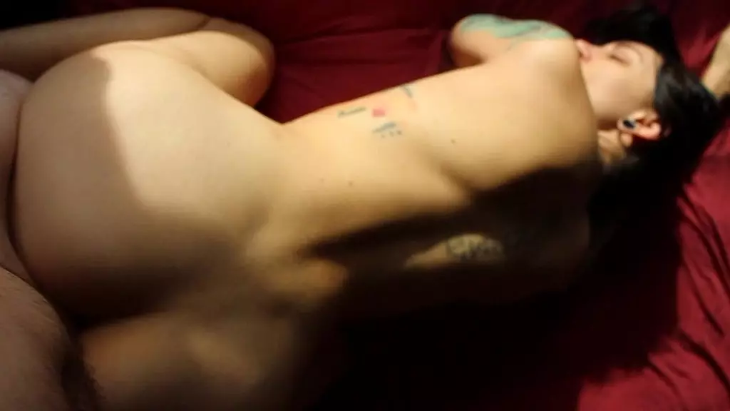 Богиня Энви страстно трахается на солнце