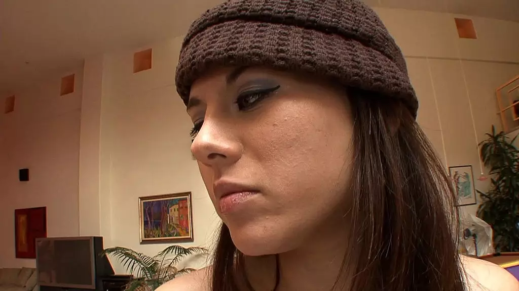 София Джейд и Тиффани Д остаются на некоторое время в комнате для поцелуев