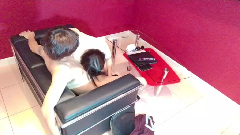 【素人】休日に旦那とラブホテルで真っ昼間から営んできました。【人妻】