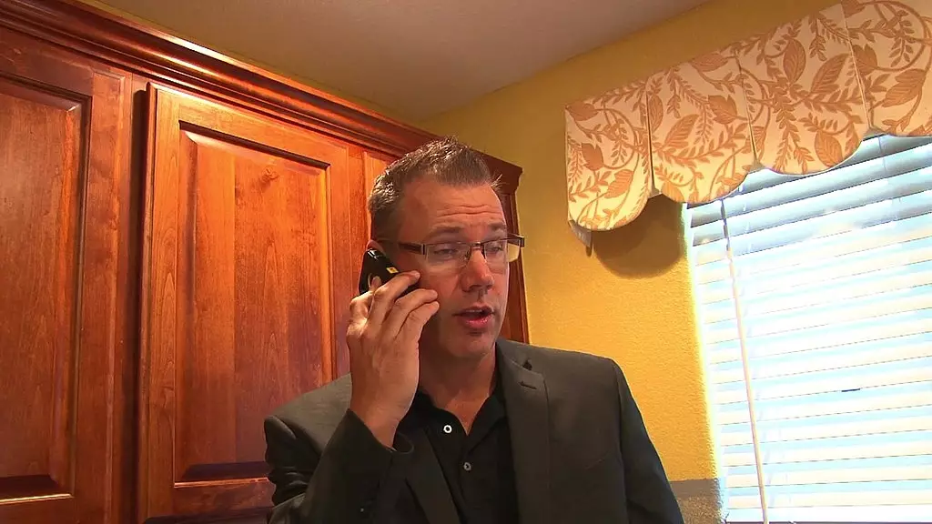 блондинка-подросток Джонни Хеннесси трахается ради внутреннего кремпая