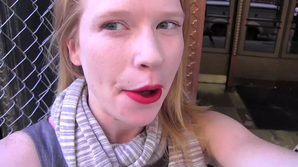 Розен Дебоу разбивает ее лицо о татуированную лесбийскую киску Никки Хартс