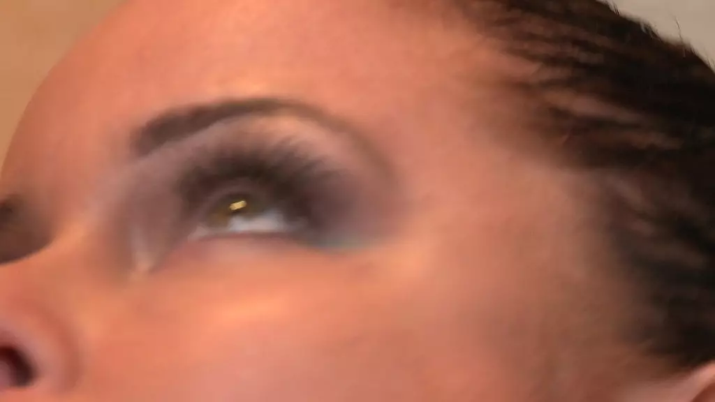 presley hart нравится, когда с ее задницей играют, пока она скачет на огромном члене