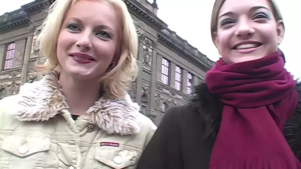 ты можешь трахнуть Чичиту и Мишель Уайлд в задницу во время секса втроем