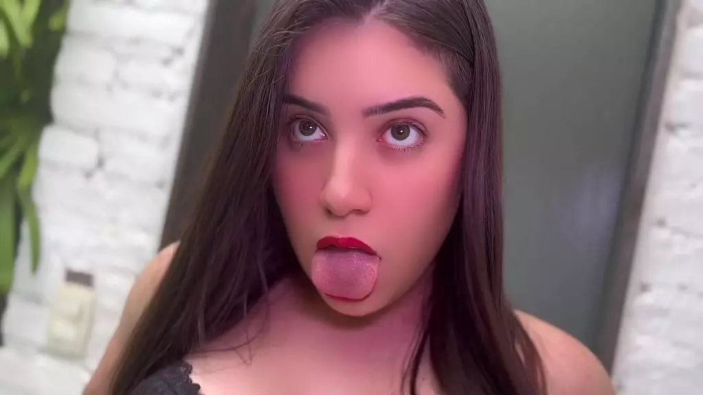 Биа Рокфеллер faz seu primeiro anal com um dotado da pica gg e pede pra ele gozar dentro