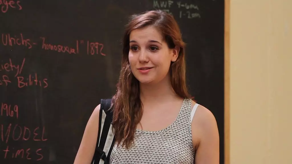 19-летние студентки колледжа лесбиянки трахают пальцами и едят киску