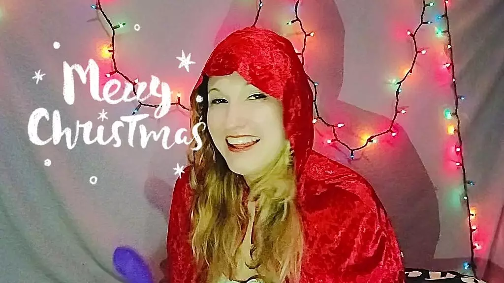 Счастливого Рождества 2024! Посмотрите, что мне подарил Санта-папочка! Я кончаю, кончаю, и вы впервые услышите мой голос на видео