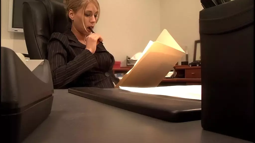 у малори макс действительно классная задница. у малори маркс отличная задница и потрясающее полностью натуральное тело