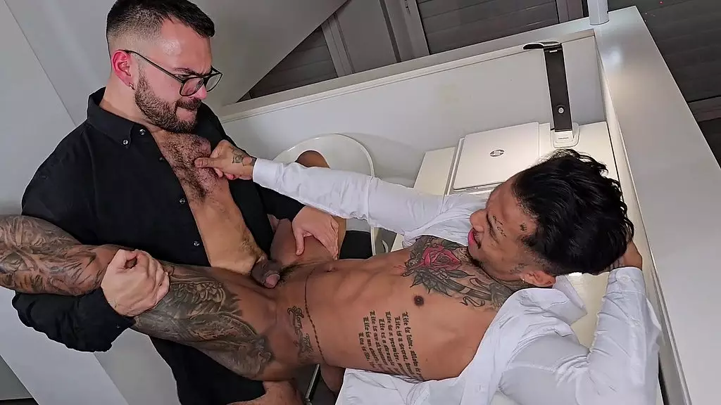 грубый секс в офисе, чтобы снизить давление