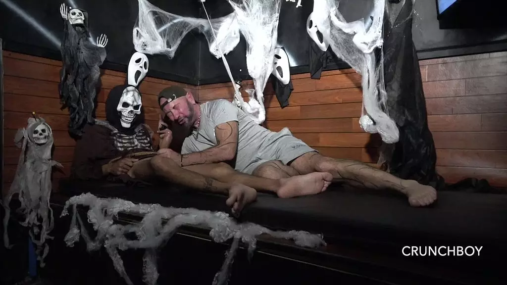 4642 Джесс Ройан грубо трахнута арабом XXL на Хэллоуин