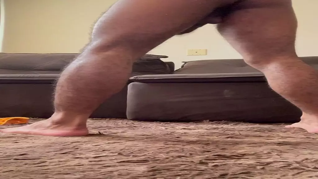 mostando a Bunda e Balancando o Pauzao