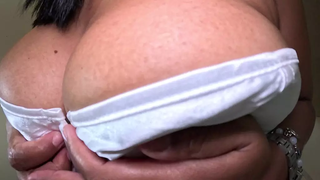 читай quente e tesao: vem mamar nos peitinhos da nicoly!