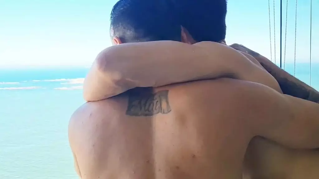 viajei com meu amigo renbri carioca, para a casa de praia em vila velha espirito Santo e transamos gostoso de frente para o mar sexo bareback, na pele, no pelo