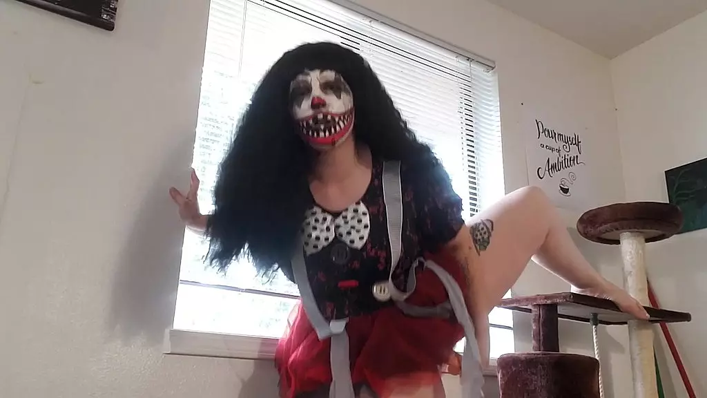 жуткий клоун-косплей
