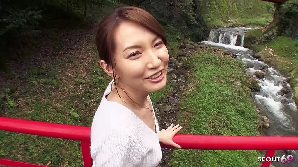 худая азиатская зрелая жена разговаривает с изменой, сосет и глотает от незнакомца в порно jav pov без цензуры