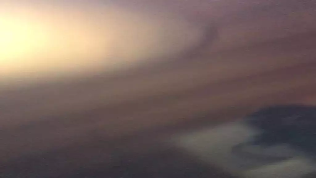 белая сучка глубоко трахает черный член