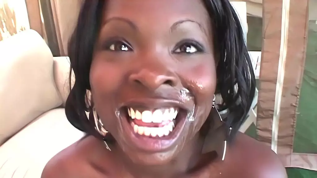 лиза сантьяго любит страпоны, потому что считает, что для женщины важно чувствовать