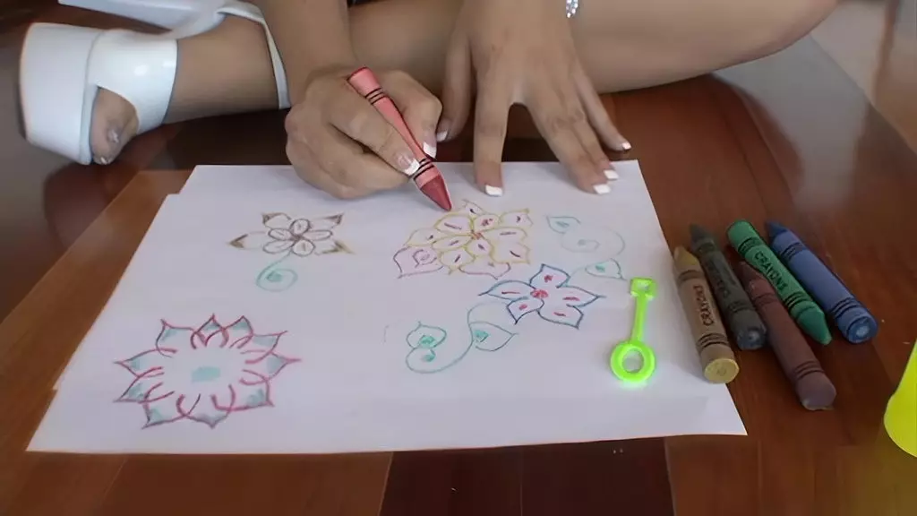 сексуальная черная женщина, krystal wett, в возбуждающем нижнем белье, занимается этим с большим