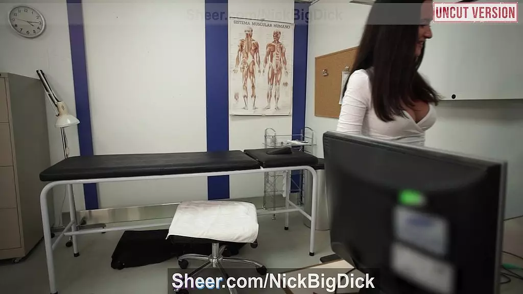 Этот доктор попал в 19-летнюю девчонку, которая была прекрасна