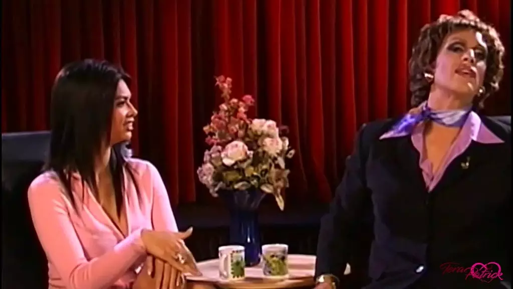 Красавчик Марко Бандерас шпилит мокрую киску курящей крошки Теры Патрик!