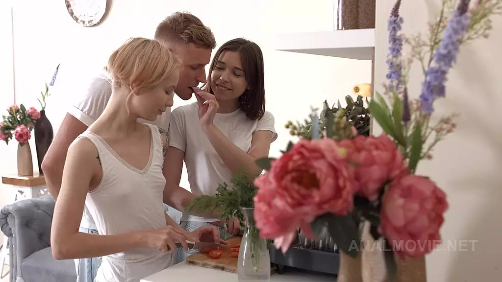 чай мята теа лунь берет его по очереди в задницу секс втроем действие кончить в рот новое предложение на один месяц