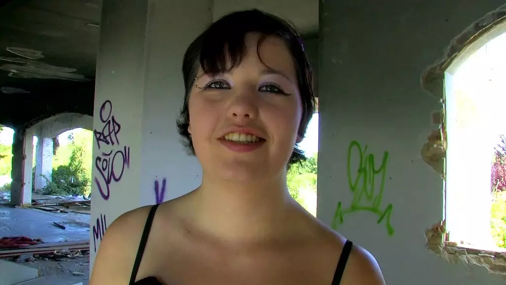 Кандра берет свой первый огромный член-монстр, и он черный