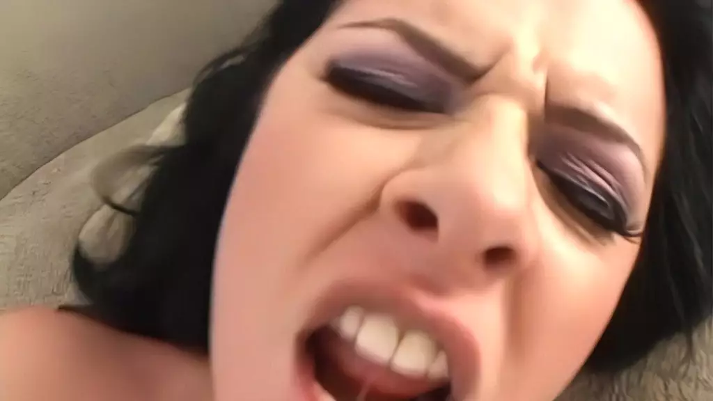 Тарин Томас любит член в своей заднице