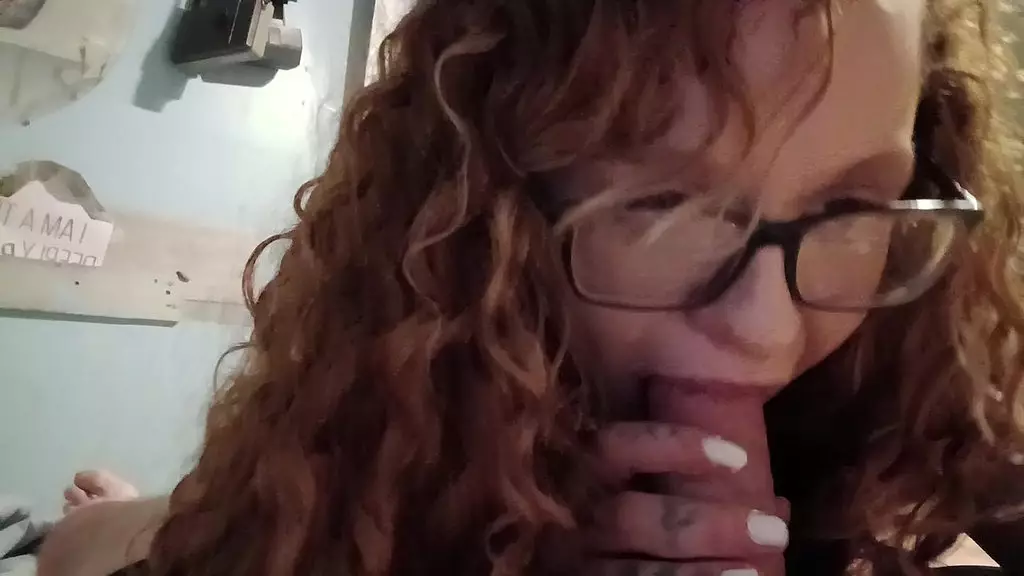 высасывает его душу через его большой твердый член