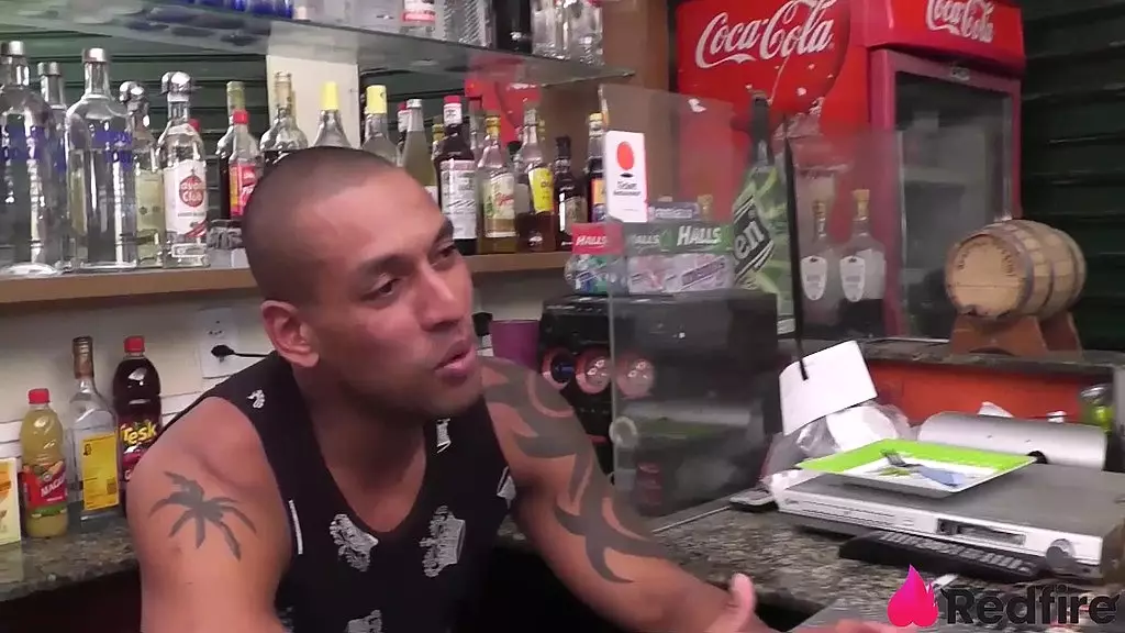 perva chapadinha desafiou o dono do bar em arrombar seu cuzinho
