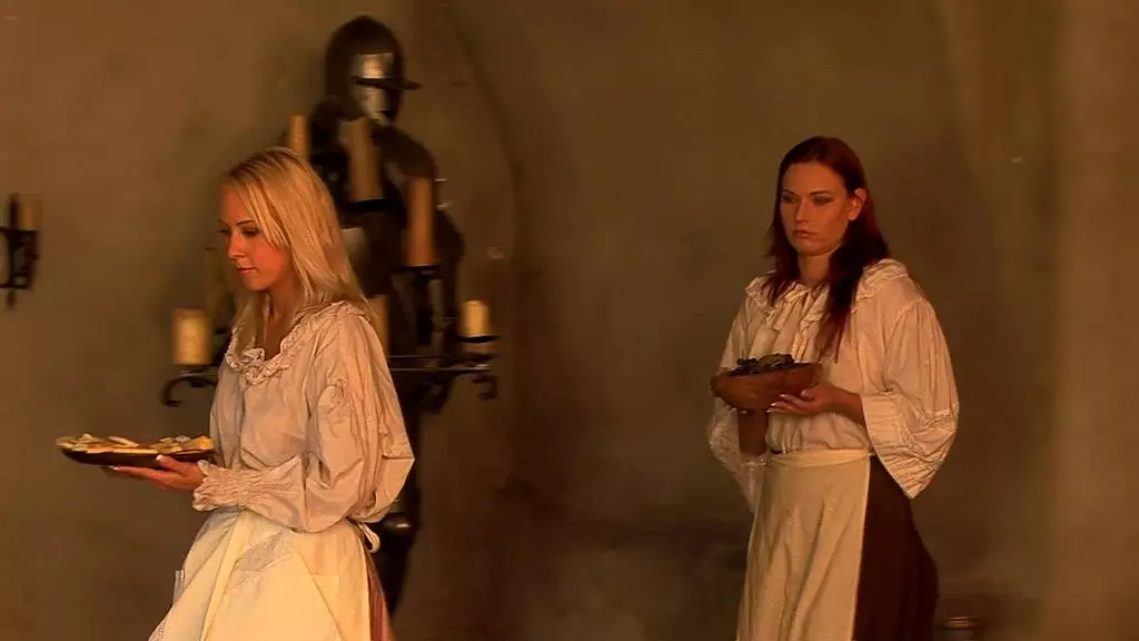 Карла Кокс и Жасмина занимаются горячим сексом втроем с мужчиной