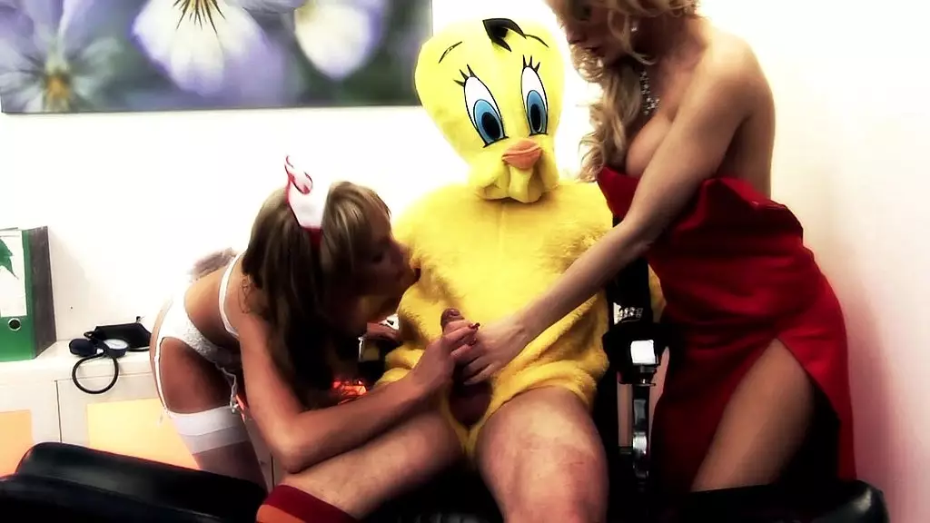 Пейдж Эшли и Стейси Саран развлекаются в костюмированной ролевой игре
