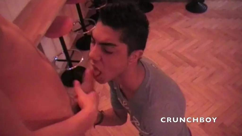 3 трахнул твинк в общественном бильярдном клубе