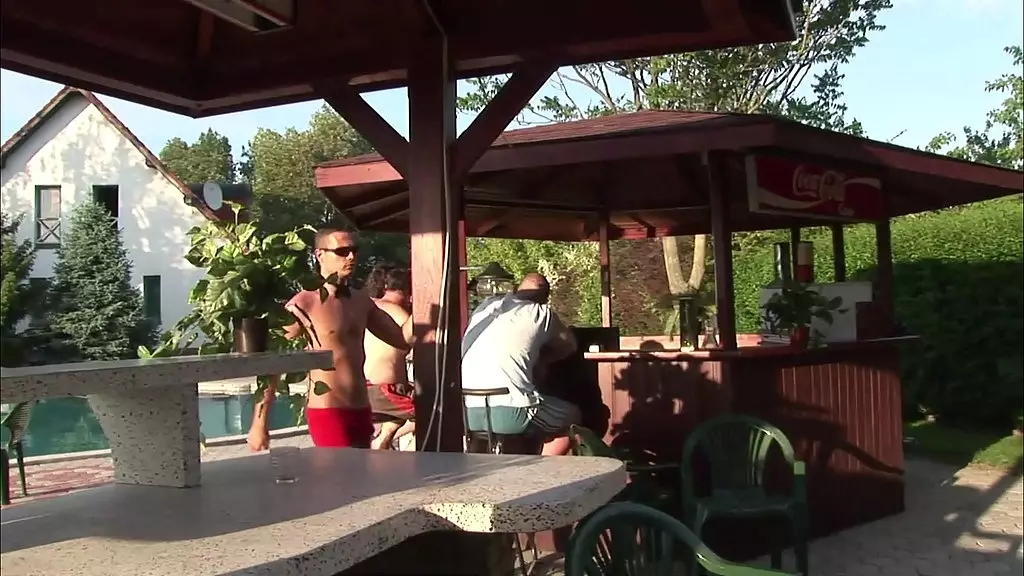 Майра - горячая бабушка сосет, трахается и пьет свою сперму из стакана