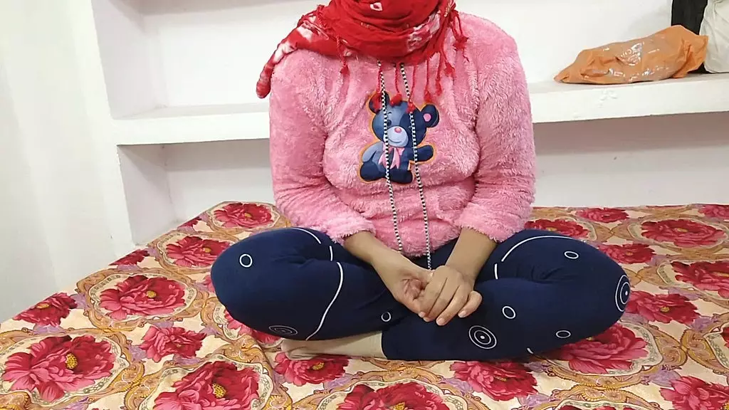 большой дилдо индийская девушка Дези дрочит и стонет видео секса соло