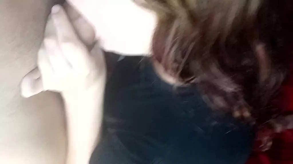 novinha levando porra de um estranho na cara depois de um boquete quente