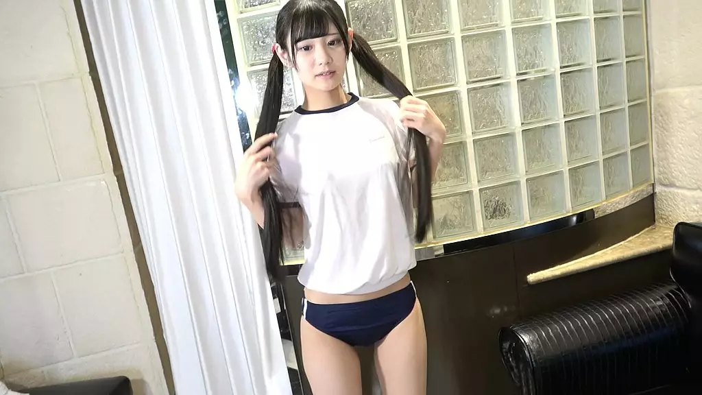 18-летняя японская красавица. черноволосая, стройная любительница. косплей, минет и секс с кремовым пирогом в бритой киске. pov. без цензуры