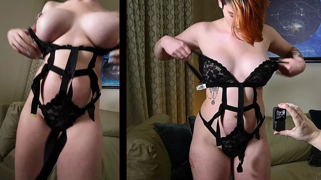 подборка девушек, примеряющих нижнее белье