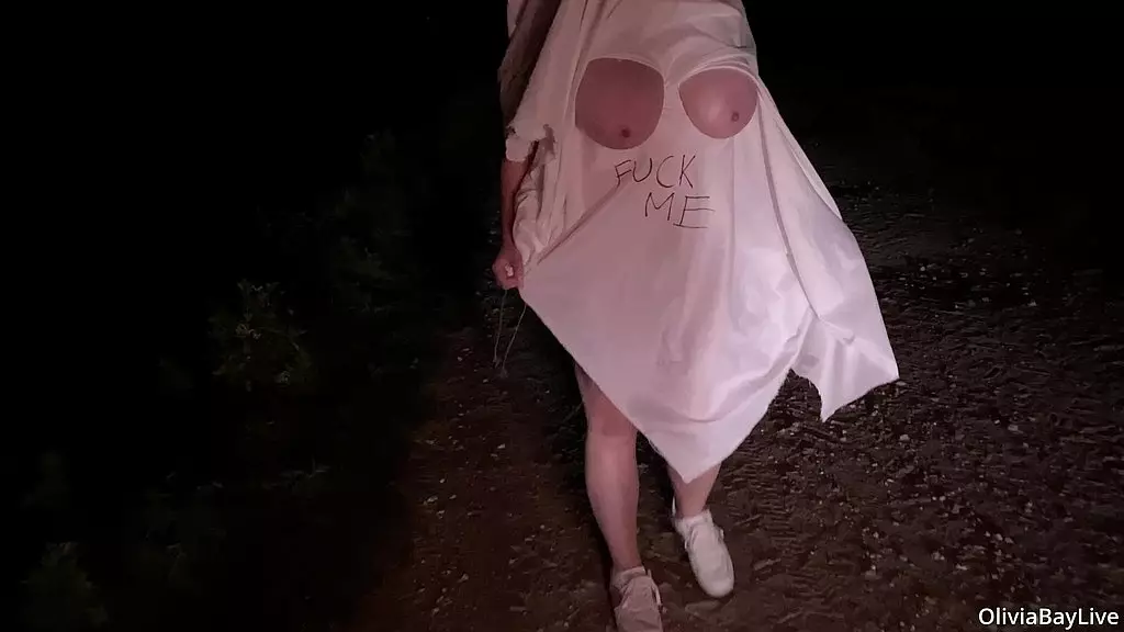 я нашел настоящее сексуальное привидение! жуткие публичные моменты на Хэллоуин! хардкорный секс!