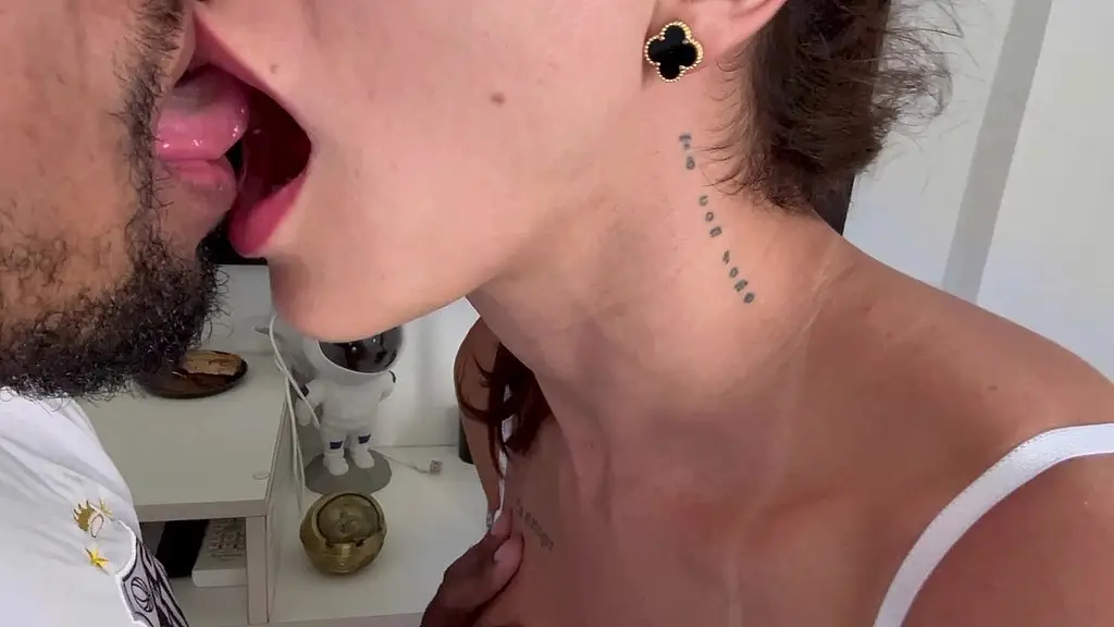 acordei dando leite na boca do safado.