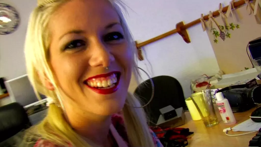 Барби Бэнкс трахают в потной Амазонке