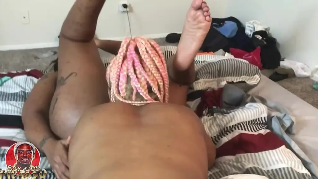 theelastpicasso had a wild threesome with liapinktokyio & mshoneyroseatl