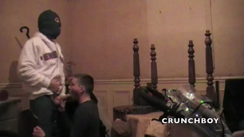 3 невинных парня трахнул доминантный гангстер