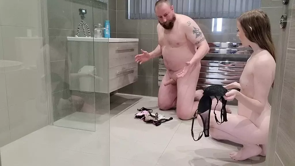 наказание сводной сестры за мочу