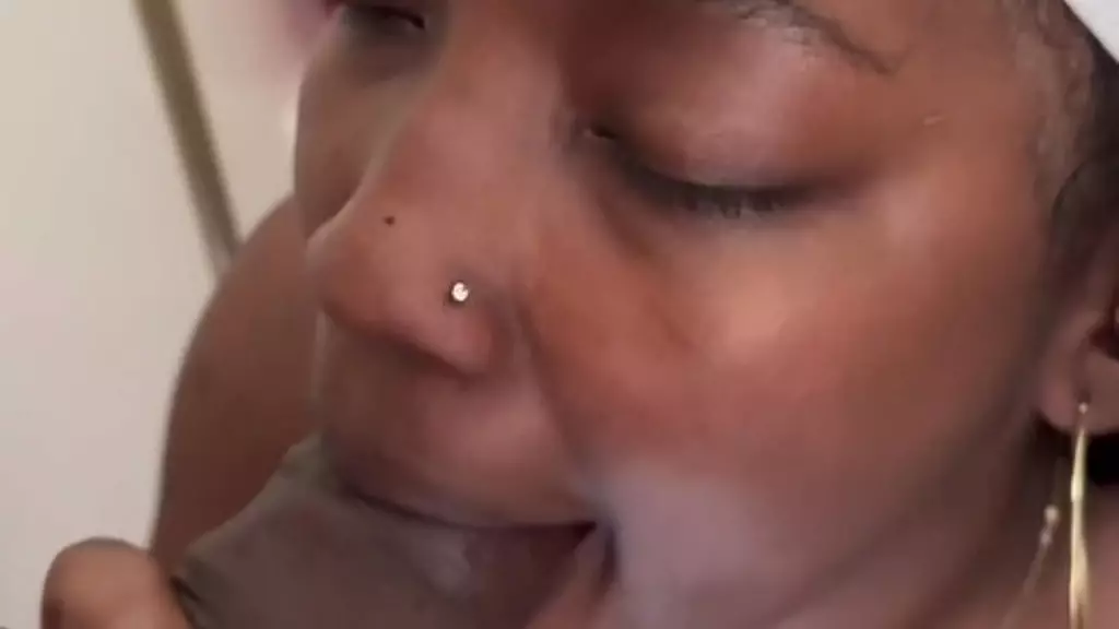 мастурбация под золотой дождь