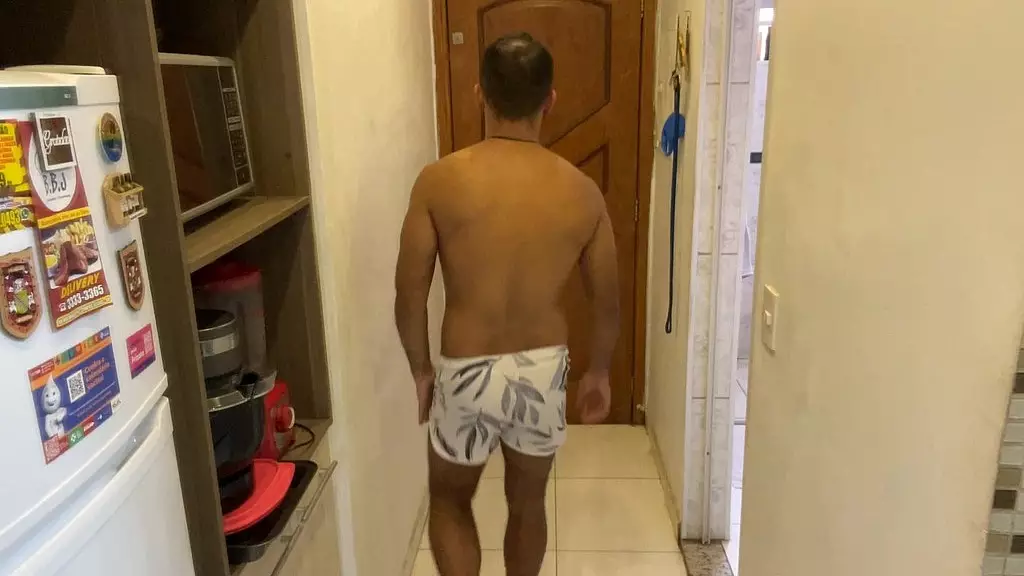 maloca do estacionamento ficou louco de tesao e me deu uma bela surra de pica - часть 1