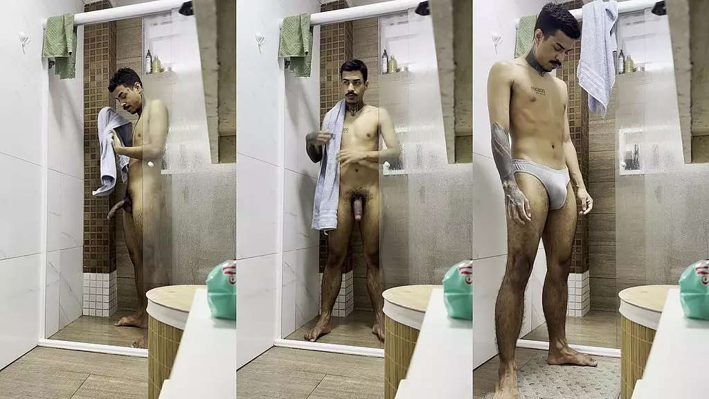 twink pirocudo se secando depois do Banho
