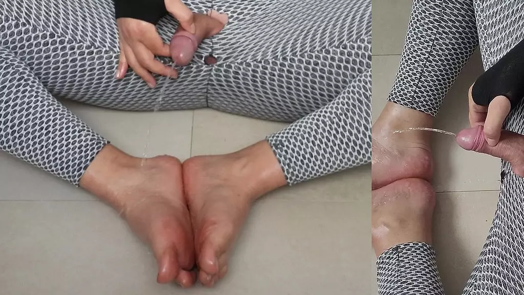 пописай и кончи мне на ноги