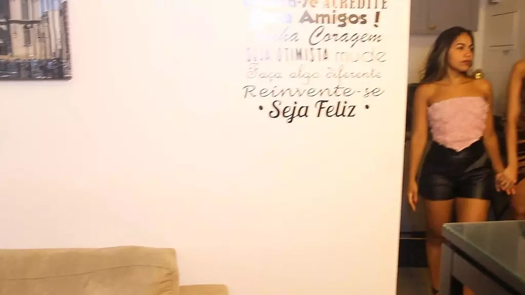 peguei aa bia hot e fizemos o teste do sofa bem gostoso