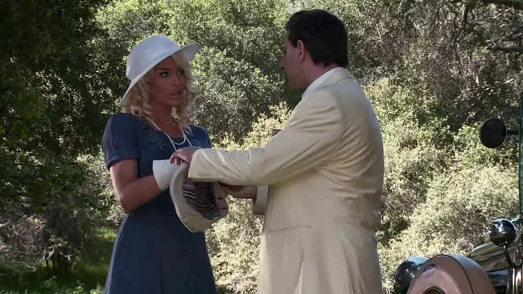 наташа марли занимается этим со своим партнером по преступлению полом чаплином